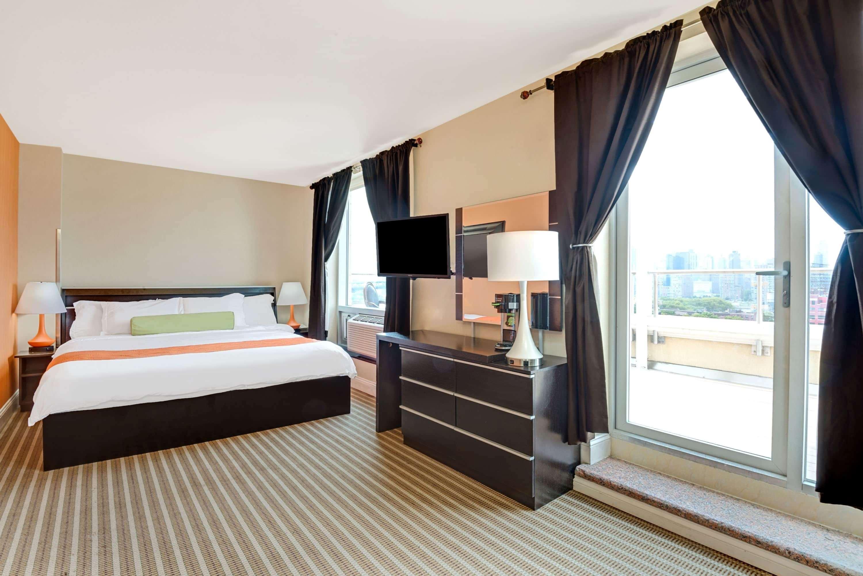 ฮาวเวิร์ด จอห์นสัน บาย วินด์แฮม ลองไอส์แลนด์ซิตี้ Hotel นิวยอร์ก ภายนอก รูปภาพ