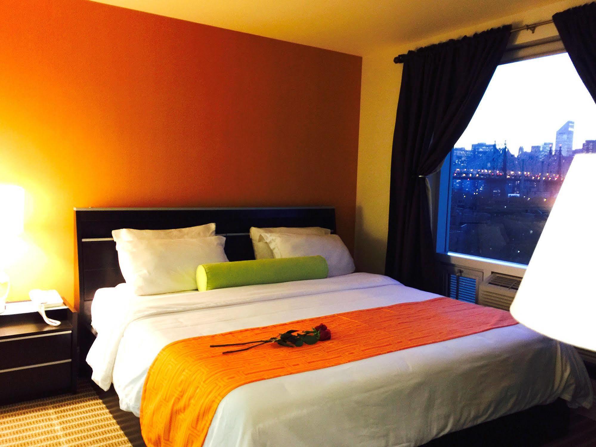 ฮาวเวิร์ด จอห์นสัน บาย วินด์แฮม ลองไอส์แลนด์ซิตี้ Hotel นิวยอร์ก ภายนอก รูปภาพ