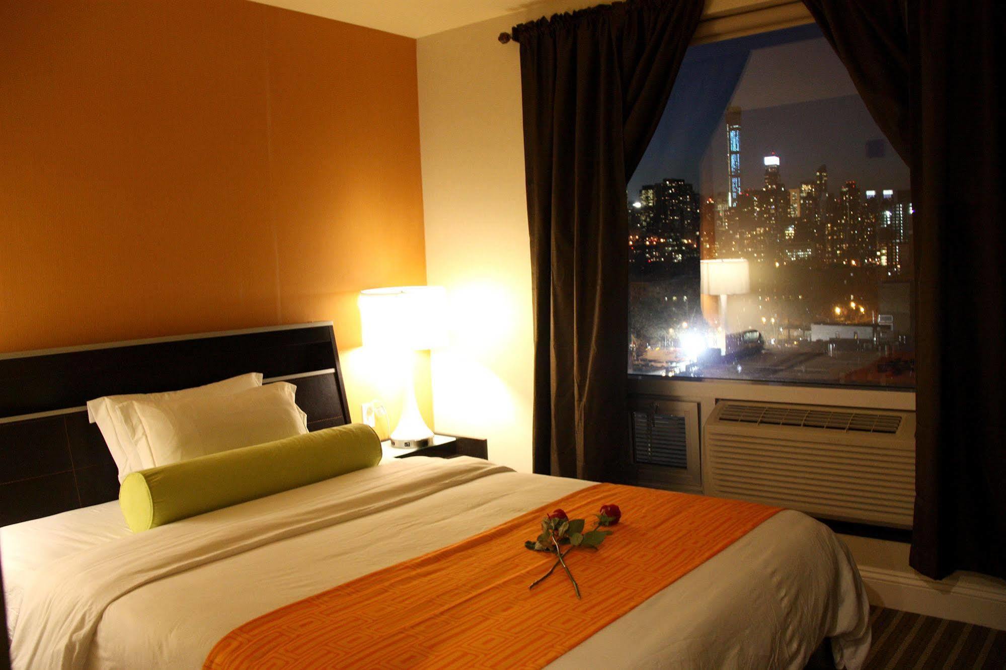 ฮาวเวิร์ด จอห์นสัน บาย วินด์แฮม ลองไอส์แลนด์ซิตี้ Hotel นิวยอร์ก ภายนอก รูปภาพ