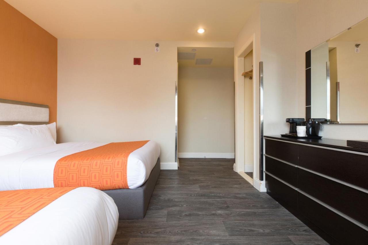 ฮาวเวิร์ด จอห์นสัน บาย วินด์แฮม ลองไอส์แลนด์ซิตี้ Hotel นิวยอร์ก ภายนอก รูปภาพ