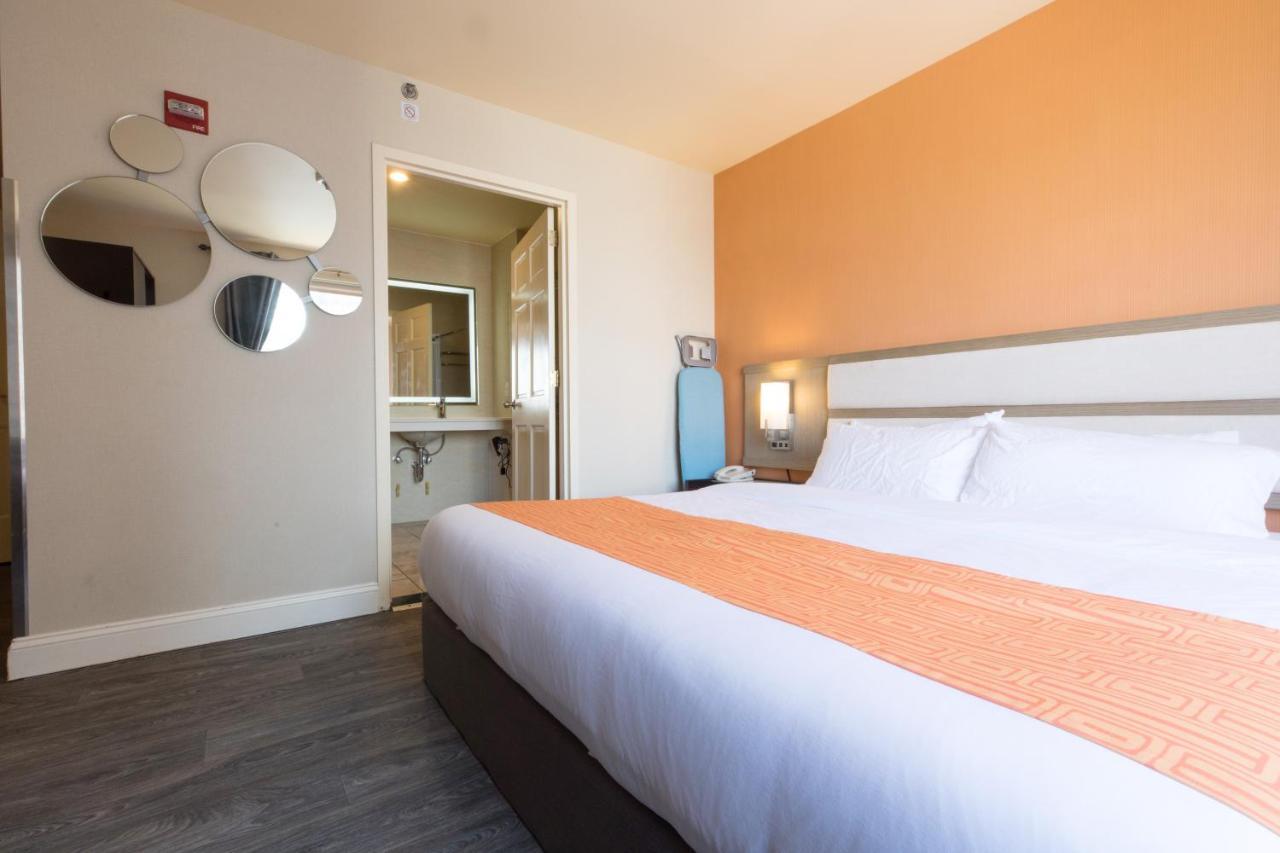 ฮาวเวิร์ด จอห์นสัน บาย วินด์แฮม ลองไอส์แลนด์ซิตี้ Hotel นิวยอร์ก ภายนอก รูปภาพ