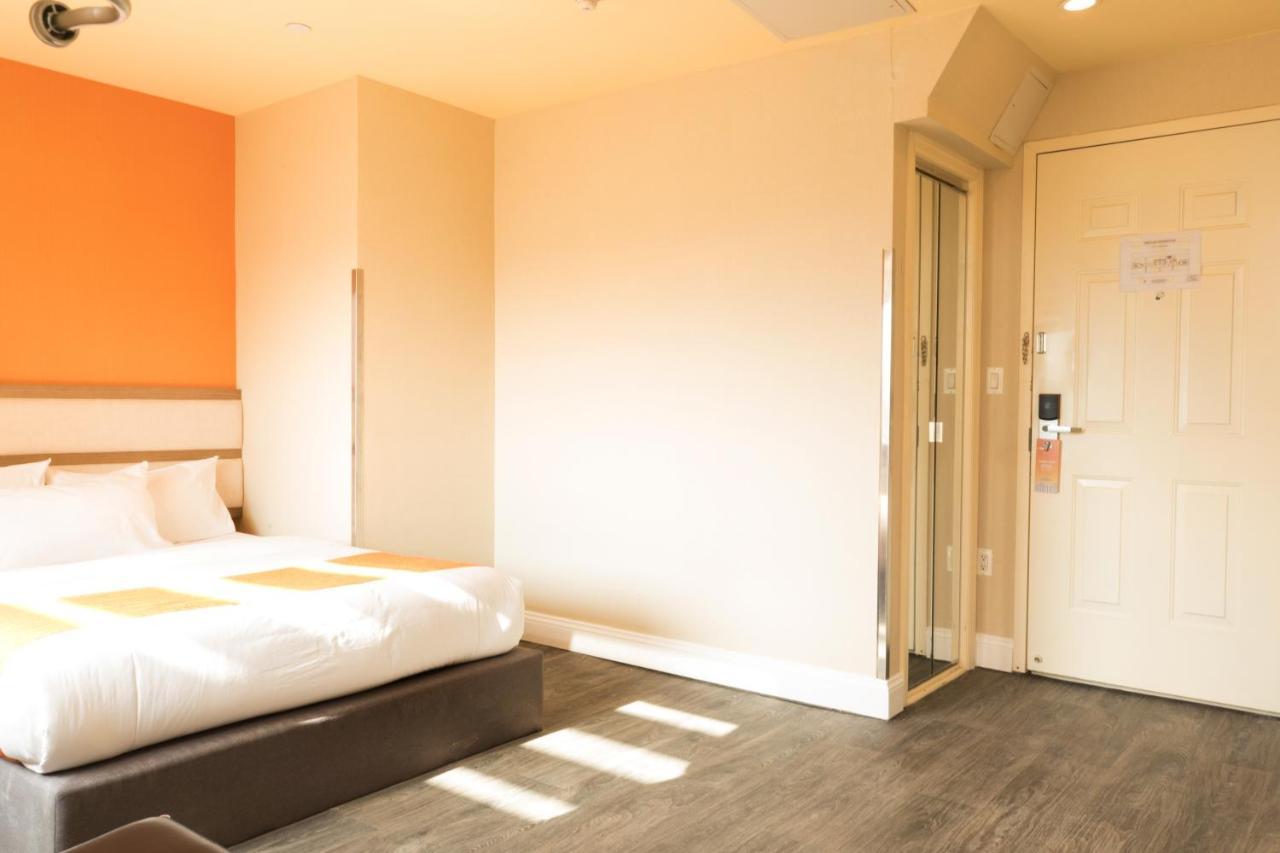 ฮาวเวิร์ด จอห์นสัน บาย วินด์แฮม ลองไอส์แลนด์ซิตี้ Hotel นิวยอร์ก ภายนอก รูปภาพ