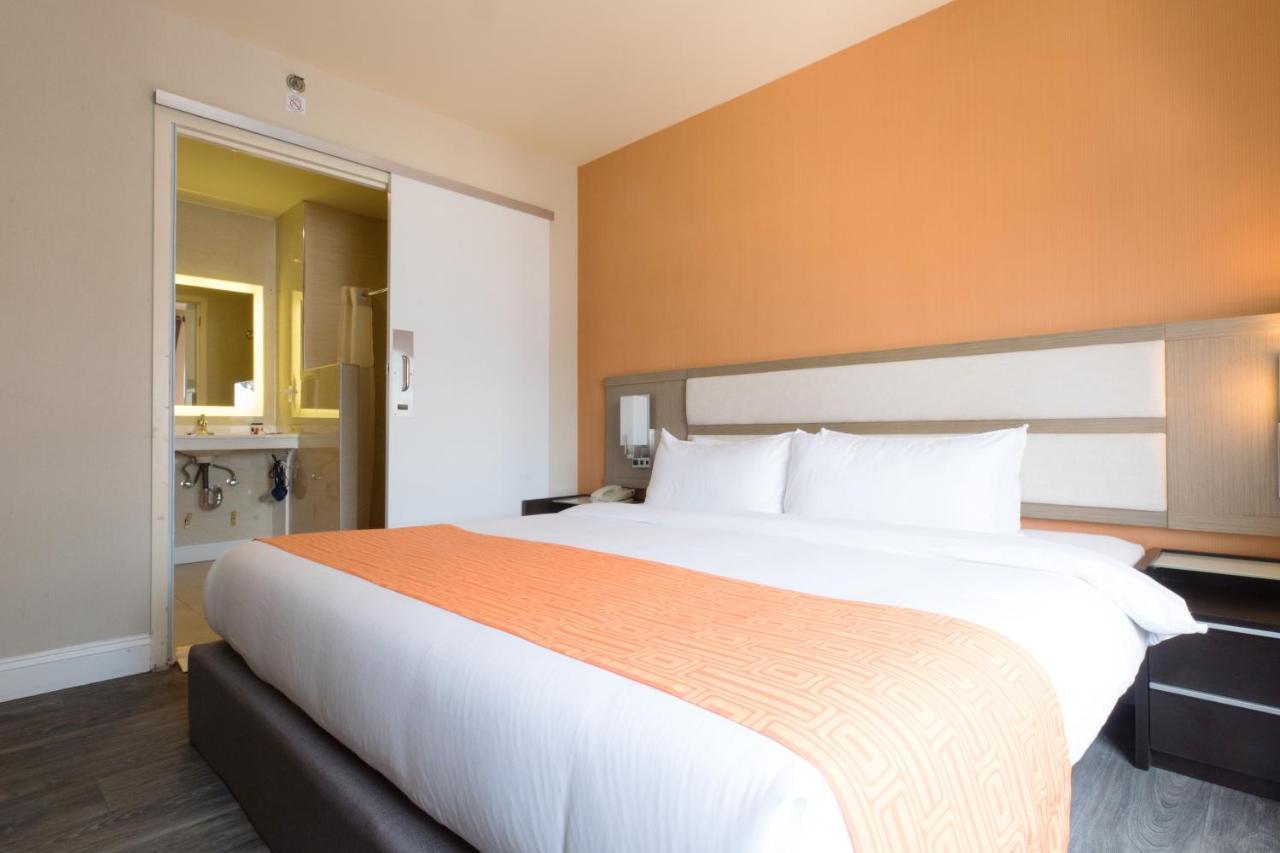 ฮาวเวิร์ด จอห์นสัน บาย วินด์แฮม ลองไอส์แลนด์ซิตี้ Hotel นิวยอร์ก ภายนอก รูปภาพ