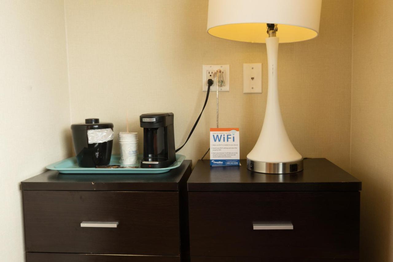 ฮาวเวิร์ด จอห์นสัน บาย วินด์แฮม ลองไอส์แลนด์ซิตี้ Hotel นิวยอร์ก ภายนอก รูปภาพ